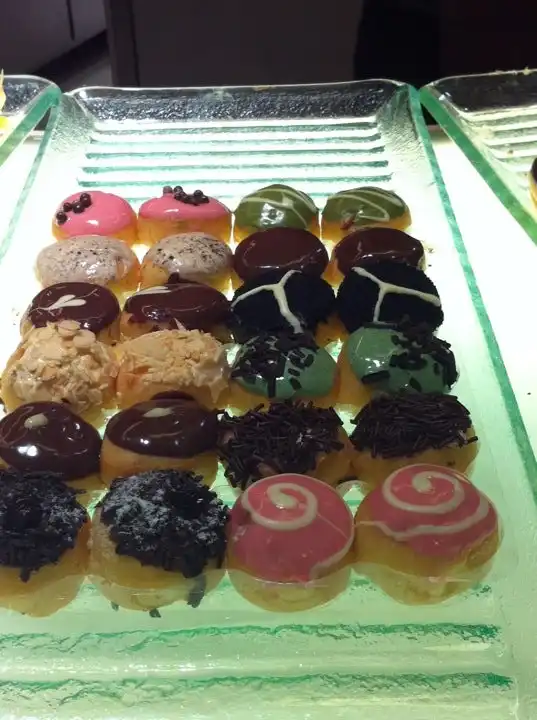 J.Co Donuts & Coffee