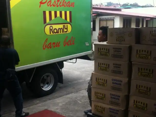 Pemborong Burger Ramly Roslan Iberahim
