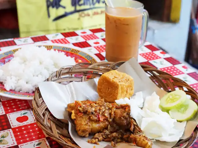 Gambar Makanan Ayam Gepuk Sambal Bawang Pak Gembus 5