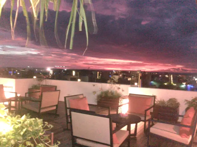 Gambar Makanan Sky Lounge Luna Bar - Rooftop The L Hotels 16