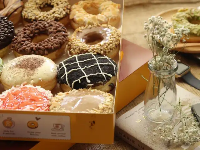 J.CO Donuts & Coffee