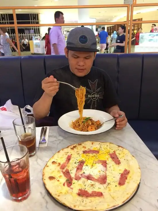 Gambar Makanan Pizza Marzano Senayan City 18