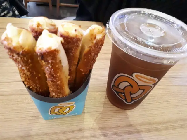 Gambar Makanan Auntie Anne's 12