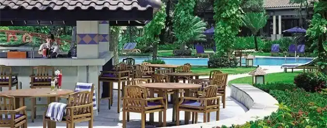 Pool Bar - Shangri-La Hotel