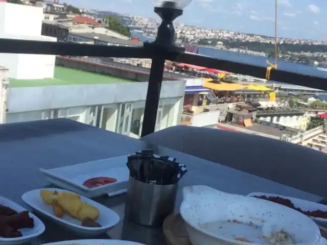 Qayra Gusto Cafe & Restaurant'nin yemek ve ambiyans fotoğrafları 4