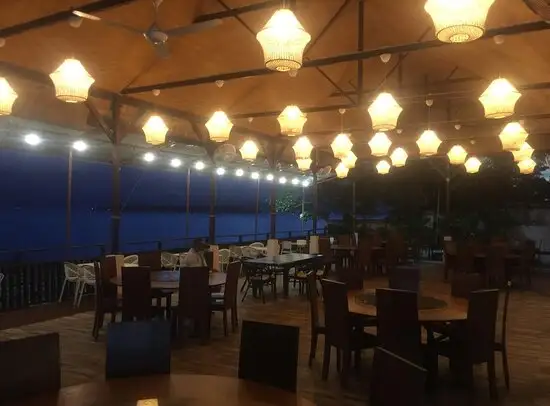 Gambar Makanan Inggandi Beach Restaurant 12