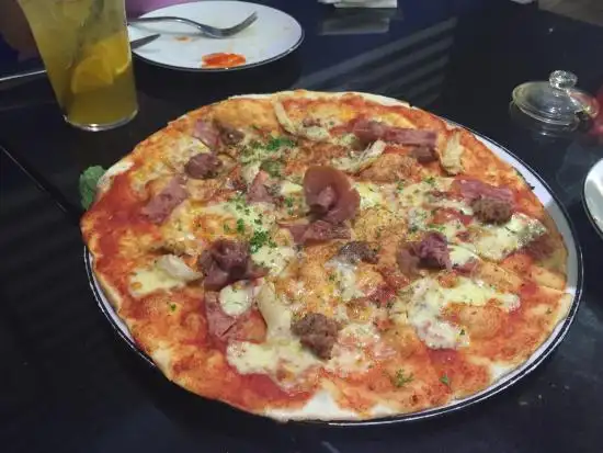 Gambar Makanan Pizza Marzano 1