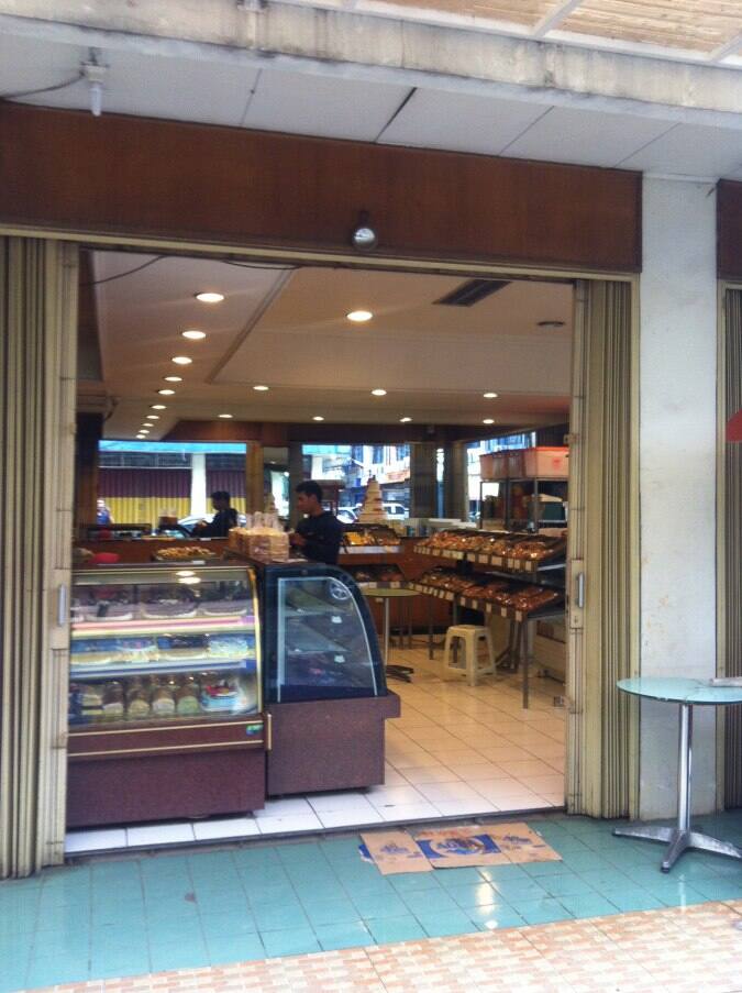 Hawai Bakery terdekat Restoran dan Tempat Makan Roti terdekat di