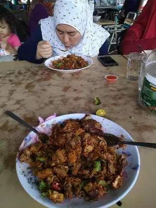 Kedai Makanan Omar Mee Kuah Machang Bubok