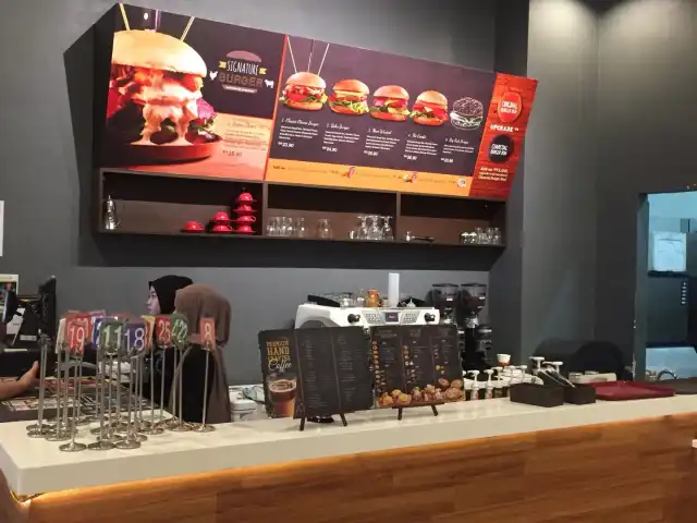 Big Bob Burger & Coffee Food Photo 1