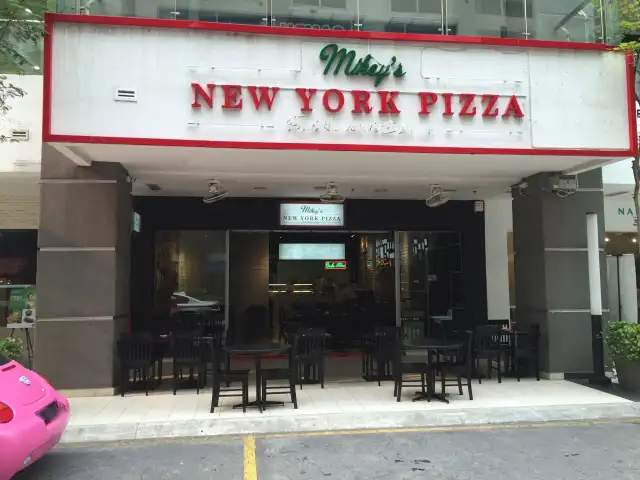 Mikey's Original New York Pizza Food Photo 2