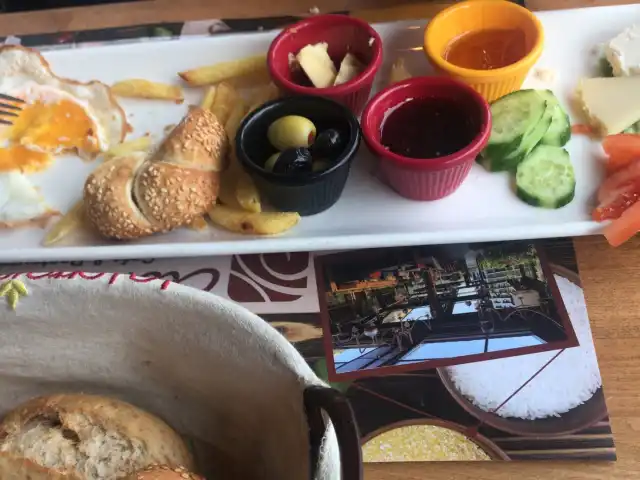 Clèmence Cafe & Restaurant Tuzla'nin yemek ve ambiyans fotoğrafları 1