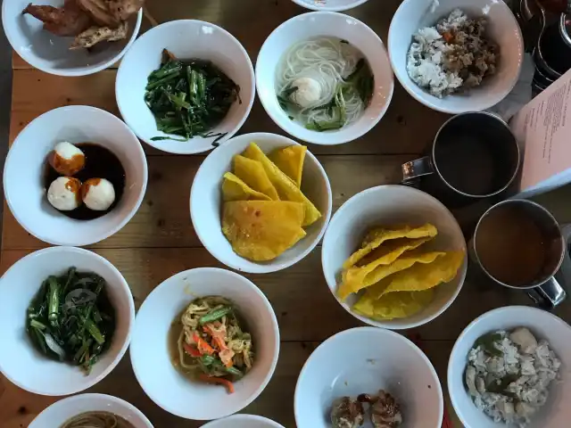 Aroi Thai Boat Noodle & Street Food Food Photo 7