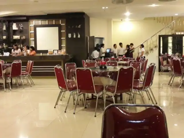 Gambar Makanan Furama Restaurant 9