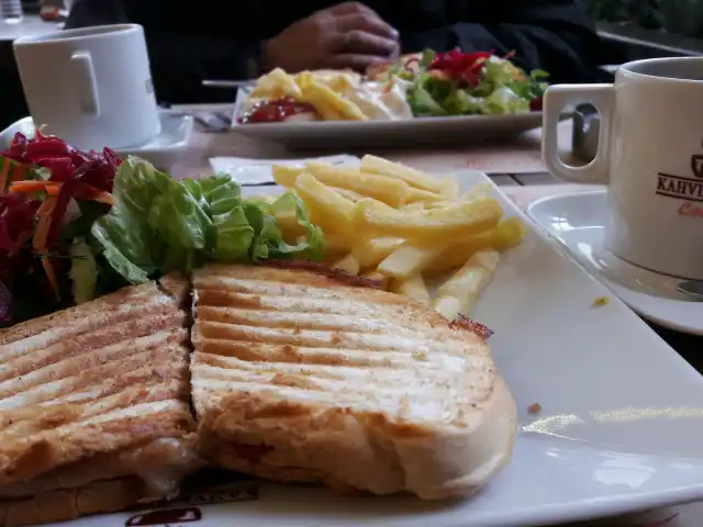 Cafe Kahverengi'nin yemek ve ambiyans fotoğrafları 12