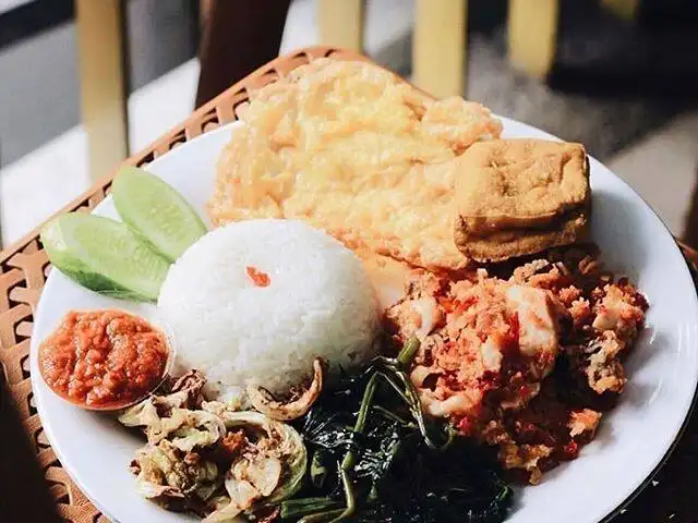 Gambar Makanan Ayam Geprek Yu Tiwi 9