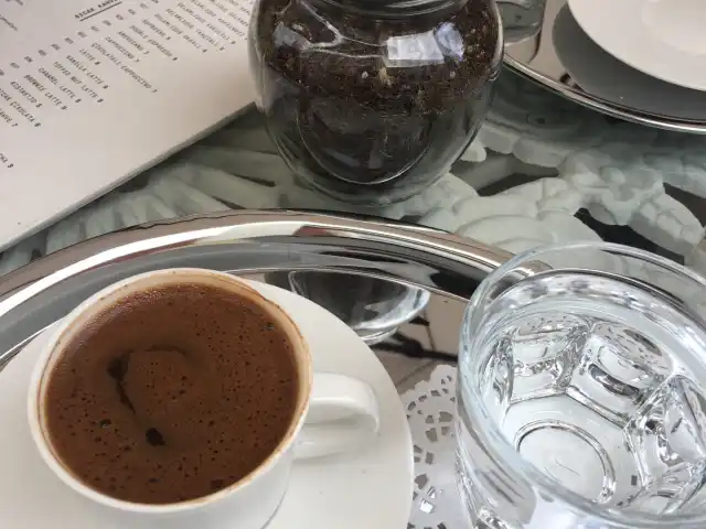 Gundogdu LaCreme Cafe