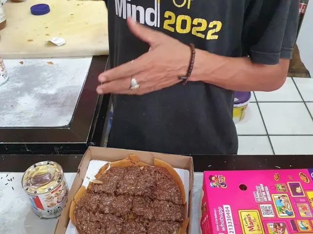 Gambar Makanan Martabak Pizza Orins, Sudirman 11