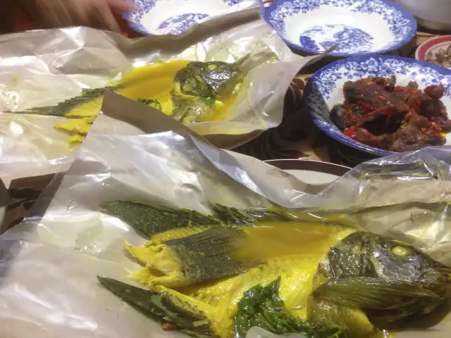 Gambar Makanan Gule Kepala Ikan Mas Agus 4