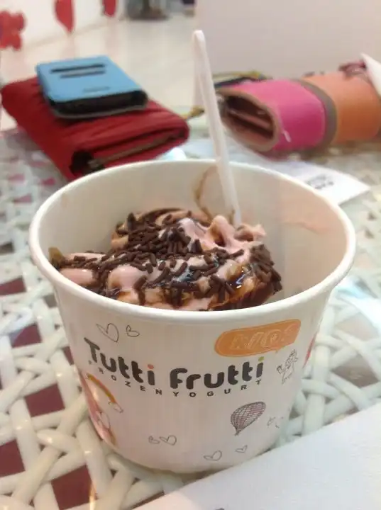 Tutti Frutti Frozen Yogurt Food Photo 1