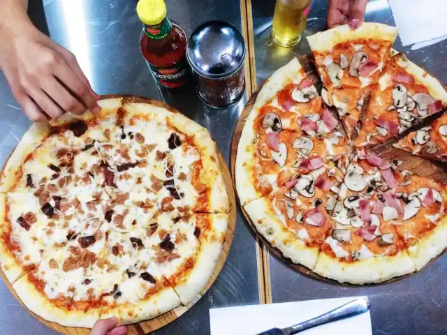 Gambar Makanan NYC Pizza 9