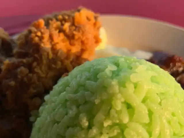 nasi lemak hijau Taman Saujana Food Photo 3