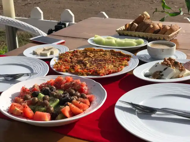 ÇIRA Cafe & Pansiyon'nin yemek ve ambiyans fotoğrafları 3