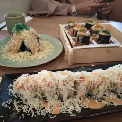 Tomo Sushi & More
