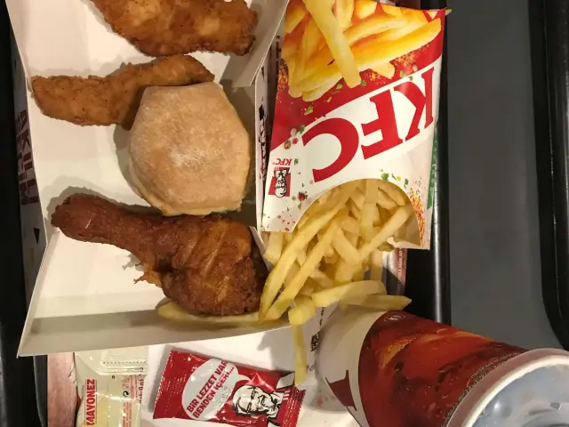 KFC'nin yemek ve ambiyans fotoğrafları 22