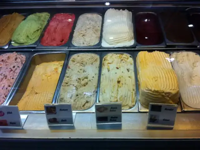 Yeşilköy Roma Dondurmacısı'nin yemek ve ambiyans fotoğrafları 4