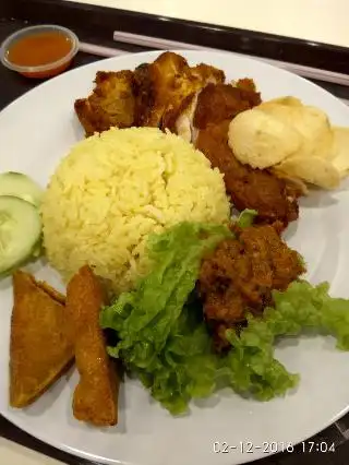 Kedai Miza Nasi Campur Ikan Bakar