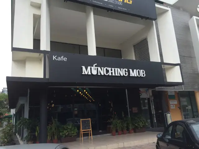 Munching mob Food Photo 4