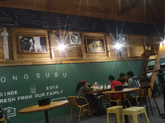 Gambar Makanan Tong Susu Cafe 2