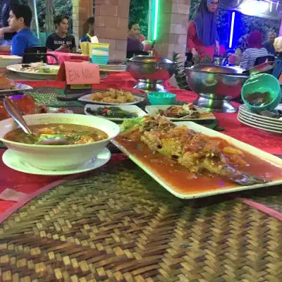 Restaurant Serasi.tomyam Thai,seafood & Westren