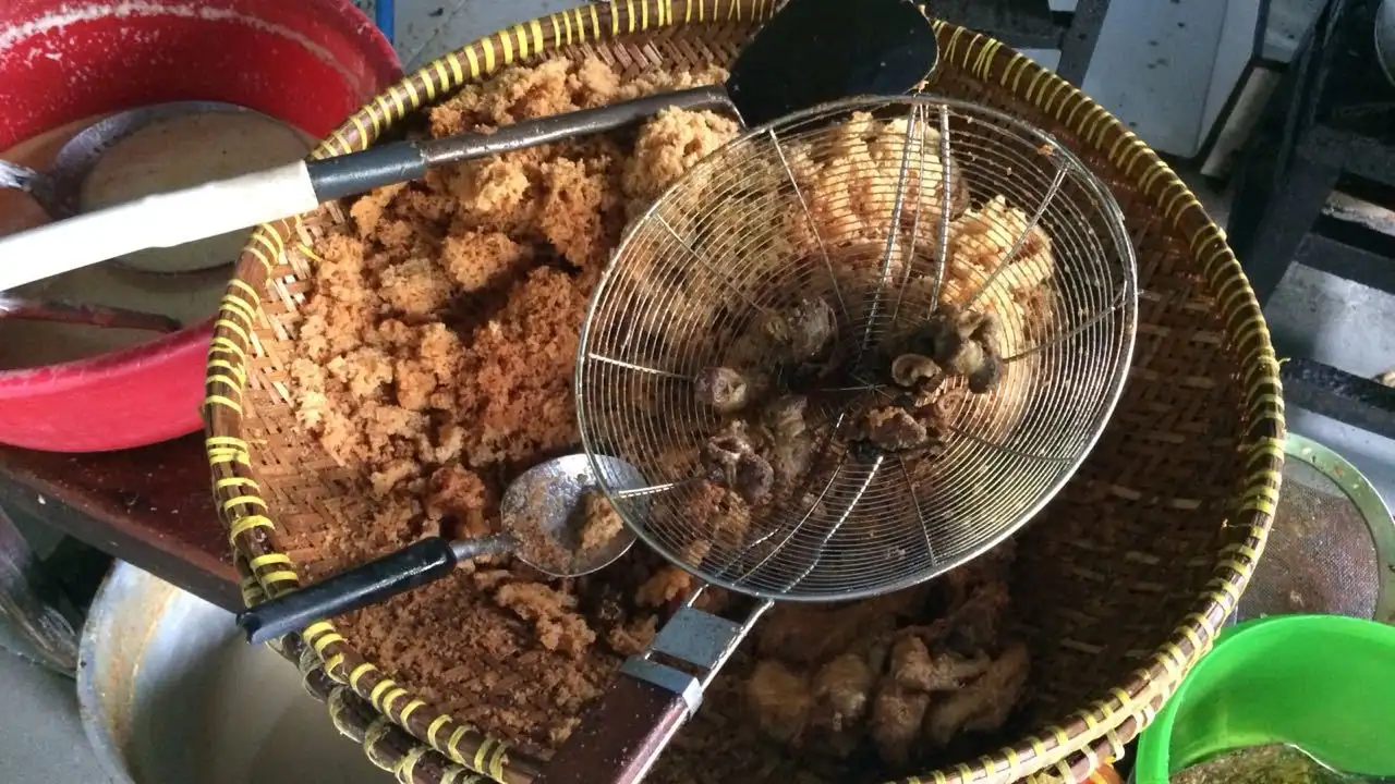 Ayam Kremes Ibu Hj. Rodjali Halim