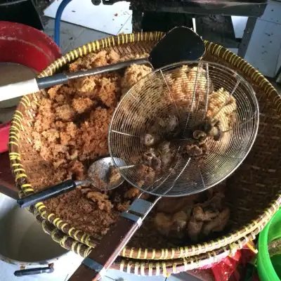 Ayam Kremes Ibu Hj. Rodjali Halim