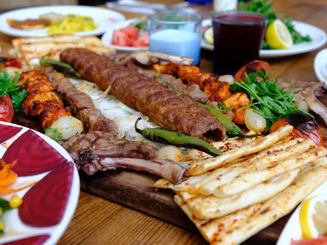 Divan Urfa Kebap & Pide & Lahmacun'nin yemek ve ambiyans fotoğrafları 1