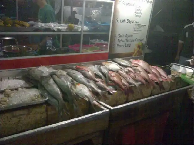 Gambar Makanan Kampung Solor sentra ikan bakar Kupang (malam hari) 3