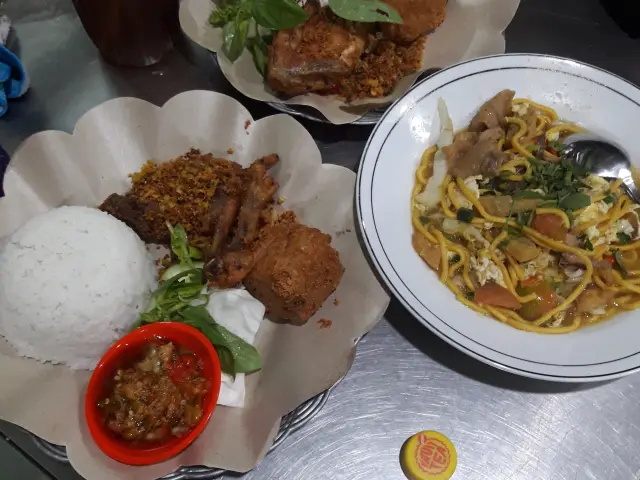 Gambar Makanan Ayam Penyet Surabaya 6