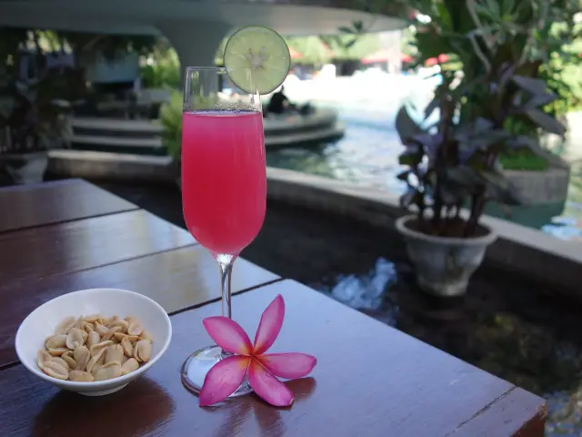 Gambar Makanan Lagoon Pool Swim Up Bar - Le Meridien Jimbaran 10