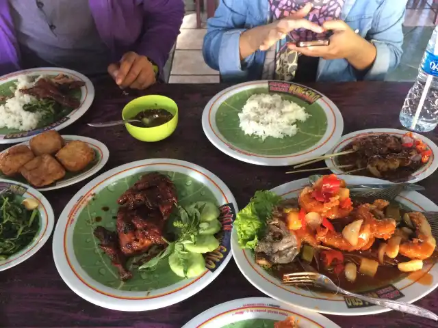 Gambar Makanan Ayam Bakar Wong Solo 1