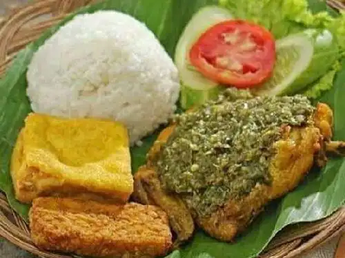 Ayam Penyet Sambel Ijo Bu Sri, Kemayoran