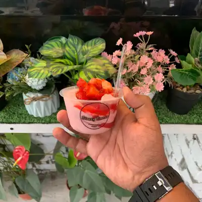 Strawberries Cafe Taman Sedia