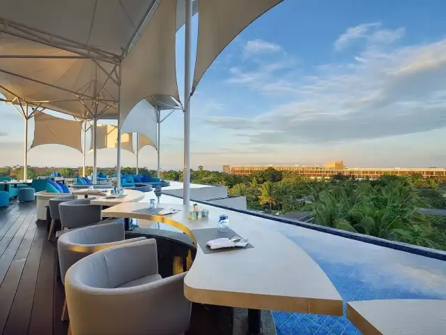 Gambar Makanan BLU Restaurant - de Vins Sky Hotel 15