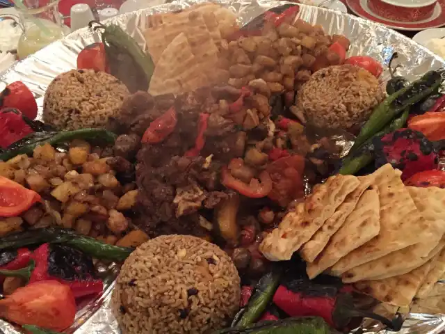 A La Turka Restaurant'nin yemek ve ambiyans fotoğrafları 3