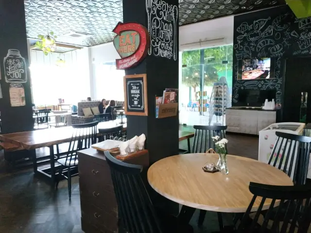 Gambar Makanan FIFI Coffee Bar & Bistro 9
