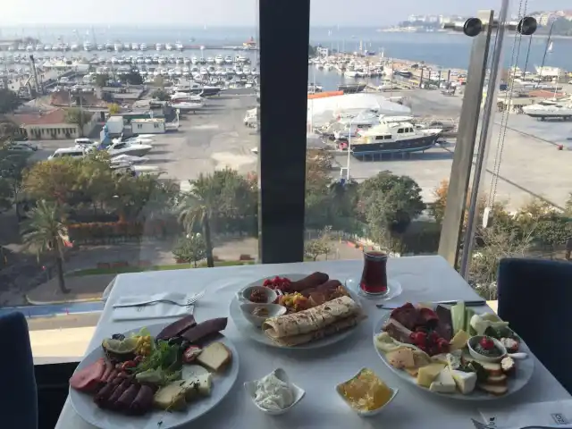 Ouzo Roof Restaurant - Wyndham Grand İstanbul Kalamış Marina Hotel'nin yemek ve ambiyans fotoğrafları 55