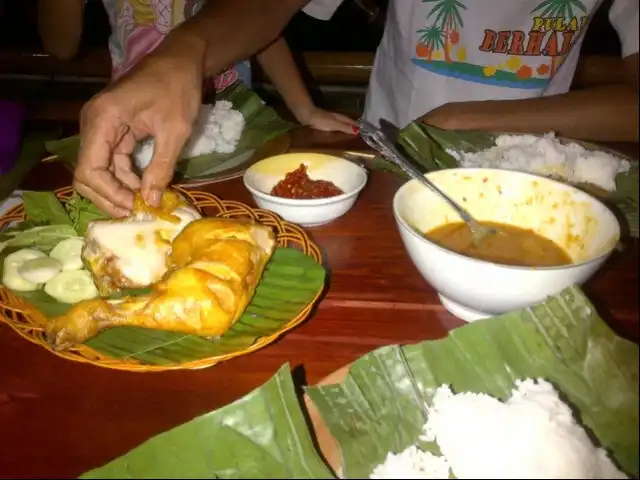 Gambar Makanan Lesehan rengas condong, (belakang water boom batanghari) 3