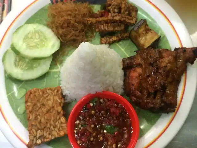 Gambar Makanan Ayam Bakar Wong Solo, Batu Malang 3