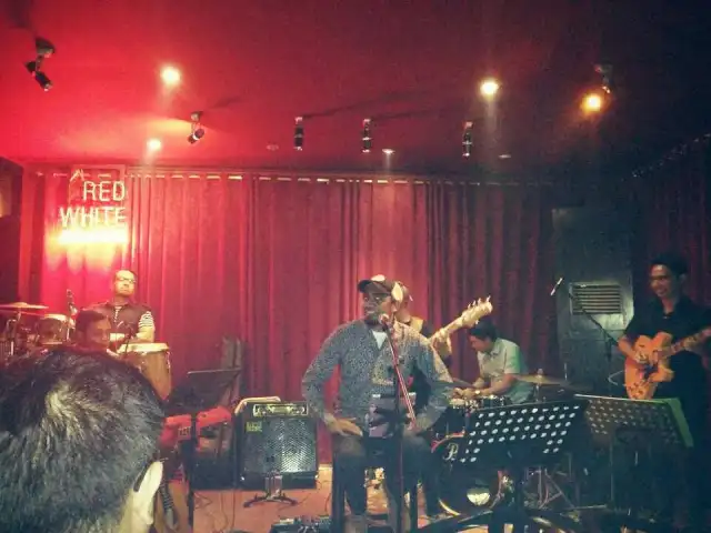 Gambar Makanan Red White Jazz Lounge 7